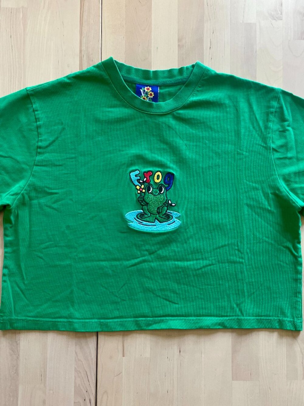 Cool Shirtz Play Cool Frog Cropped T-Shirt size XS Cold Ones Very Cool